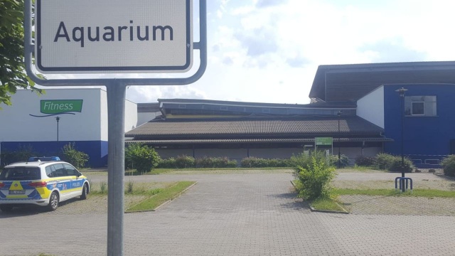 Jak podaje portal chojna24.pl, na basenie Aquarium w niemieckim Schwedt zawalił się dach.