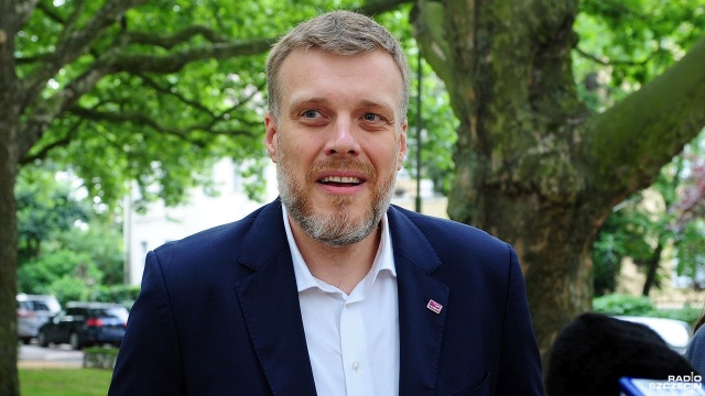 Czarne chmury mogę się zebrać nad przewodniczącym SLD Włodzimierzem Czarzastym. Tak spekulują ogólnopolskie media, powołując się na przeciwników lidera Lewicy, którzy twierdzą, że może zostać usunięty z funkcji szefa partii. Poszło m.in. o negocjacje z PiS w sprawie europejskiego Funduszu Odbudowy.