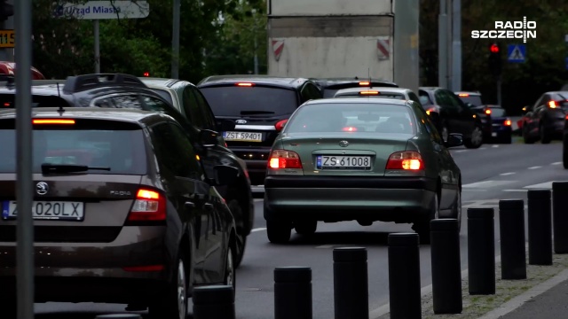Zaostrzenie kar dla sprawców wykroczeń drogowych, wprowadzenie przepadku pojazdu czy też powiązanie wysokości stawek ubezpieczeń komunikacyjnych z liczbą punktów karnych.