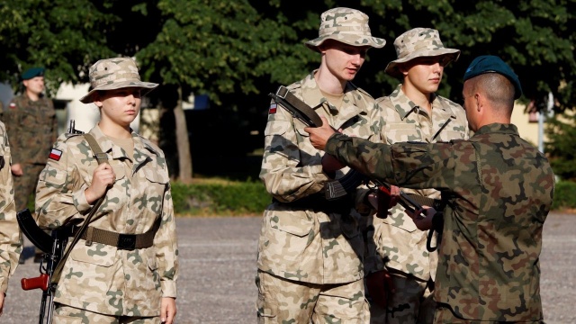 37 absolwentów klas wojskowych rozpoczęło skróconą służbę przygotowawczą w 12 Brygadzie Zmechanizowanej w Szczecinie.