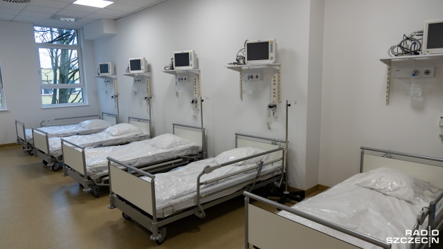 Niewielka liczba zakażeń i osób hospitalizowanych z powodu Covid-19 nie oznacza, że pandemia się skończyła - mówi w Radiu Koszalin wojewoda zachodniopomorski Zbigniew Bogucki.