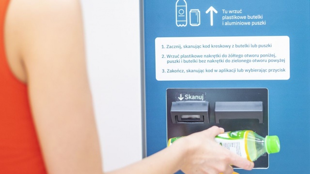 W centrum handlowym Galaxy w Szczecinie stanął RECOMAT, czyli nowoczesne urządzenie do segregacji odpadów.
