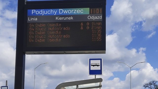 Autobus linii 61 nie dojedzie do nowej pętli w Podjuchach - decyzją Zarządu Dróg i Transportu Miejskiego oburzeni są mieszkańcy.