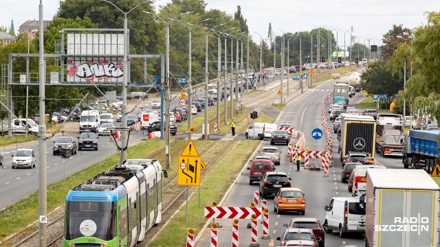 To nie były łatwe powroty do domów. Spore korki na ulicach Szczecina przyniósł kierowcom piątek. Te w drodze do Estakady Pomorskiej sięgały ulicy Wyszyńskiego.