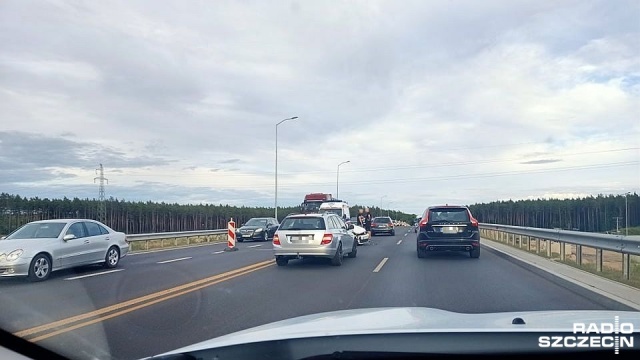 Dwa samochody osobowe zderzyły się na Węźle Kijewo. Do zdarzenia doszło na Zwierzynieckiej w stronę centrum miasta.