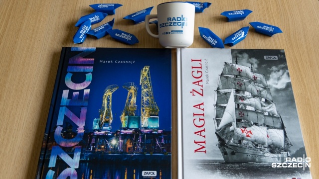 Albumy oraz przewodniki po Szczecinie i regionie od wydawnictwa ZAPOL, koszulki, kubki i inne radiowe gadżety rozdawaliśmy w środę w naszym Letnim Studiu Radia Szczecin.