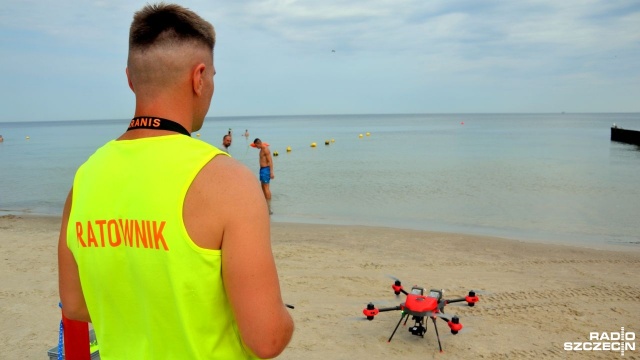 Dron może uratować życie osoby tonącej w morzu. Takim sprzętem dysponują już zachodniopomorscy ratownicy WOPR.