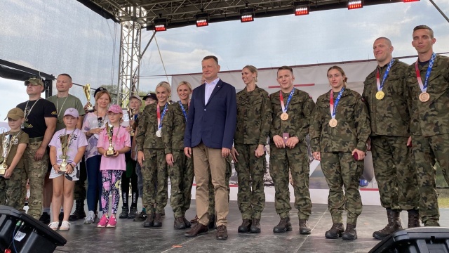 Minister obrony narodowej Mariusz Błaszczak wyróżnił wojskowych sportowców, którzy reprezentowali Polskę podczas Igrzysk Olimpijskich w Tokio.