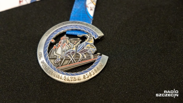 Medale i okolicznościowe koszulki przygotowane. Organizatorzy są już gotowi do 42. PKO Półmaratonu w Szczecinie.