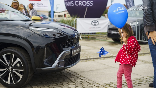 Animacje, malowanie twarzy, wata cukrowa, a przede wszystkim prezentacja aut, w tym najnowszego modelu - Yaris Cross. Na szczecińskiej Łasztowni w okolicy charakterystycznego napisu Szczecin, trwa rodzinny Piknik Toyoty.
