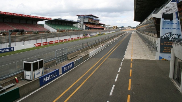 Samochód belgijskiego zespołu WRT, w którego barwach startował Robert Kubica uległ awarii na ostatnim okrążeniu legendarnego, 24-godzinnego wyścigu Le Mans i nie dojechał do mety tracąc prowadzenie w klasie LMP2.