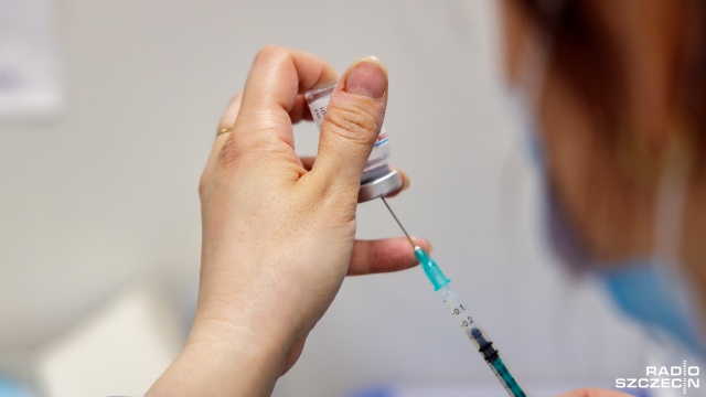 W trzecim tygodniu września rozpoczną się szczepienia przeciwko koronawirusowi dzieci w szkołach.