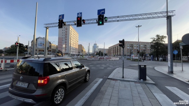 Duże ułatwienie dla kierowców w centrum Szczecina. Od środy można we wszystkich relacjach pokonać plac Żołnierza Polskiego.