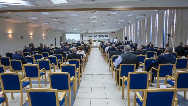 Budowa nowych bloków parowo-gazowych w Elektrowni Dolna Odra w Nowym Czarnowie idzie szybciej niż zakładał plan - poinformowano w piątek, w Dniu Energetyka.
