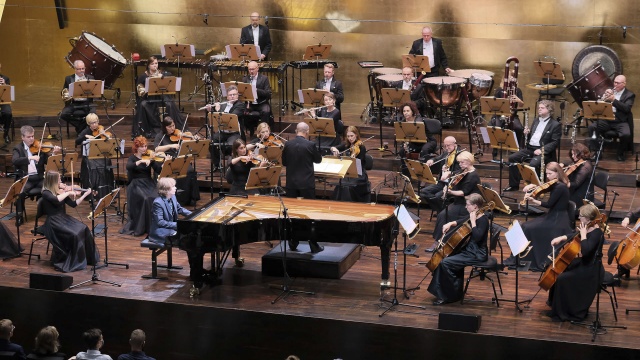 Długimi brawami, owacjami na stojąco i bisem zakończył się wczoraj w Filharmonii im. Mieczysława Karłowicza w Szczecinie koncert pt. Kresy klasycznie. Zainaugurowano 7. Turniej Muzyków Prawdziwych.