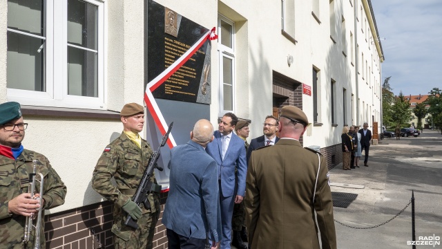 Tablica upamiętniająca patrona 14. Zachodniopomorskiej Brygady Obrony Terytorialnej odsłonięta.