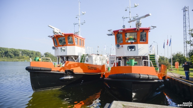 Dwa nowe lodołamacze przypłynęły z Gdańska do Szczecina. Zasilą one flotę Regionalnego Zarządu Gospodarki Wodnej. Lodołamacze wybudowała polska stocznia Remontowa Shipbuilding - mówi Marek Duklanowski, dyrektor Wód Polskich w Szczecinie.