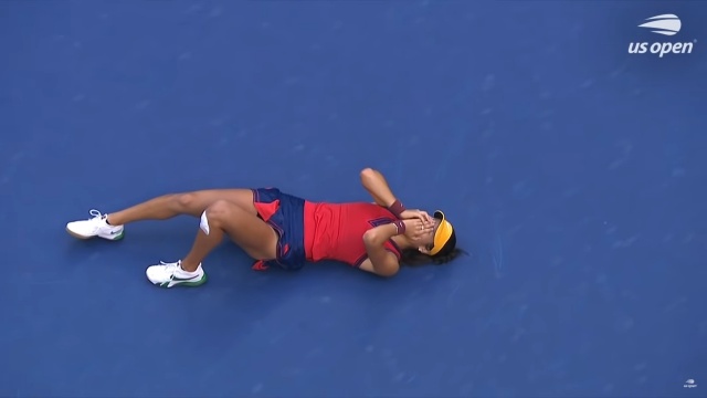 Kwalifikantka z Wielkiej Brytanii Emma Raducanu mistrzynią US Open. To jedna z najbardziej niespodziewanych triumfatorek w historii nowojorskiego turnieju spod znaku Wielkiego Szlema. W półfinale pokonała inną nastolatkę, kanadyjkę Leylah Fernandez 6:4, 6:3.