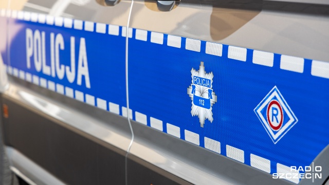 Motocyklista, którego zatrzymali policjanci z Polic, nie miał uprawnień i przewoził nietrzeźwą pasażerkę.