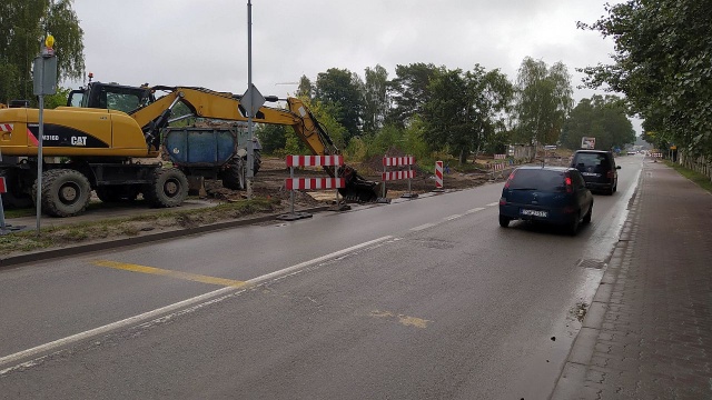 Budowa obwodnicy centrum Świnoujścia wkroczyła w kolejny etap. Rozpoczęły się prace przy skrzyżowaniu z ul. Karsiborską. Na tym odcinku ul. Steyera jest nieprzejezdna.