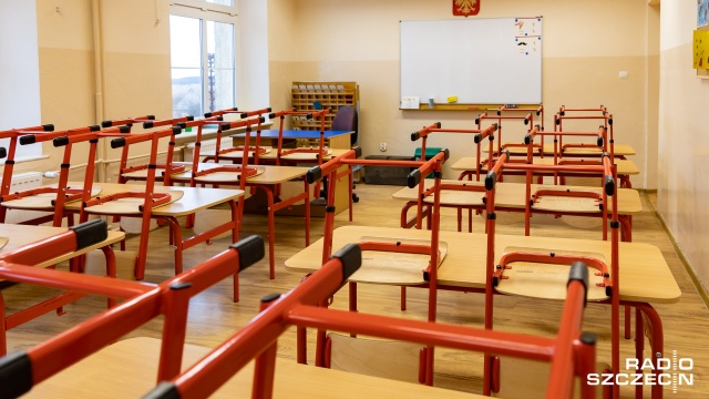 W osiemnastu szkołach i przedszkolach w Zachodniopomorskiem wprowadzono hybrydowe nauczanie. To skutek zakażenia koronawirusem w pojedynczych klasach, które przeszły na edukację zdalną.