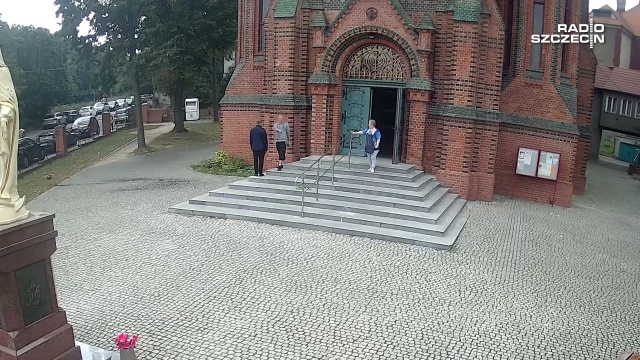 Dochodzenie pod nadzorem prokuratury w sprawie uderzenia księdza i dewastacji kościoła prowadzi policja ze Szczecina. I pokrzywdzony, i sprawca są w szpitalu. Trwa przesłuchiwanie świadków.