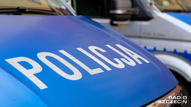 Zderzenie dwóch samochodów osobowych na autostradzie A6. Jeden z nich dachował.