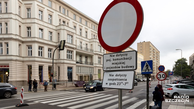 Rozpoczyna się przebudowa alei Wojska Polskiego w Szczecinie. Chodzi o odcinek od placu Zwycięstwa do Szarych Szeregów. Wykonawca zamknął drogę.