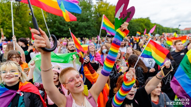 Trzeci Szczeciński Marsz Równości dobiegł końca. Z Wałów Chrobrego, przez ścisłe centrum Szczecina, tęczowa parada przeszła na Jasne Błonia.