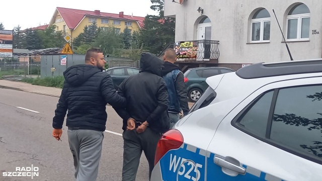 W środowy poranek na terenie jednej z posesji w Ustroniu Morskim znaleziono zwłoki mężczyzny.