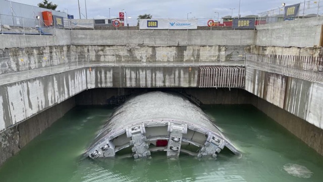 Wyspiarka, czyli maszyna która wywierciła tunel w Świnoujściu opuściła podziemia.