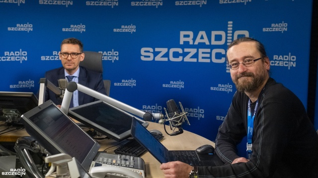 Nie tylko kwestia unijnych pieniędzy, ale też przerywane łańcuchy dostaw, braki materiałów i pracowników. Zastępca prezydenta Szczecina tłumaczy przyczyny kłopotów na ulicach - opóźnienia i spiętrzenie remontów, które powodują kolejne utrudnienia.