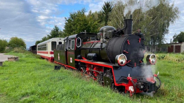 70-letni parowóz wyruszy w sobotę na trasę Koszalin-Manowo. Naprawa i ponowne uruchomienie ciuchci udała się dzięki funduszom z budżetu obywatelskiego. Lokomotywa parowa jest własnością Muzeum Narodowego w Szczecinie.