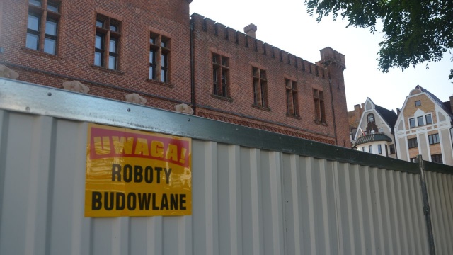 Miejscowy magistrat rozpoczął rozbiórkę charakterystycznego budynku. To kolejny etap prac remontowych związanych z kołobrzeskim ratuszem.