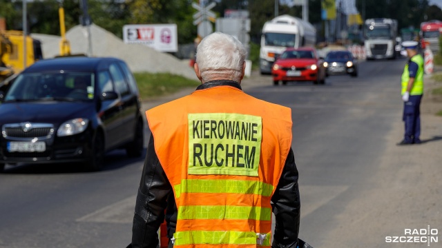 Dodatkowa szykana przed Estakadą Pomorską. Takie zmiany w organizacji ruchu kierowców w kierunku centrum Szczecina zapowiadają urzędnicy. To w celu uspokojenia ruchu - czytamy w komunikacie miasta.