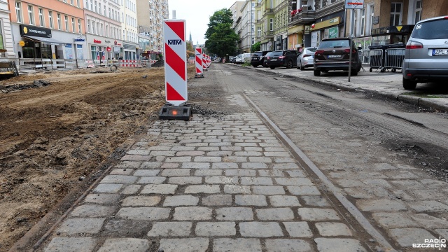 Fragment torów tramwajowych odkrytych podczas przebudowy al. Wojska Polskiego odzyska dawny blask.