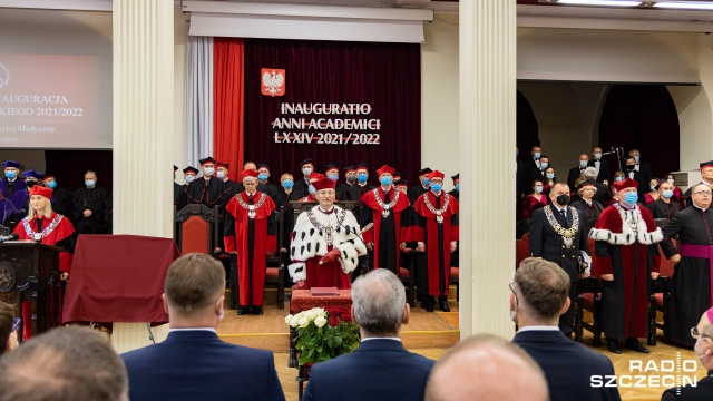 Minister zdrowia Adam Niedzielski powiedział, że Pomorski Uniwersytet Medyczny łączy wysoką jakość kształcenia z działalnością naukową i kliniczną. W Szczecinie szef resortu zdrowia uczestniczył w inauguracji roku akademickiego na PUM.