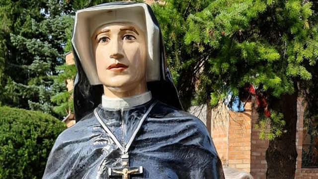 Odnowiona figura św. Faustyny Kowalskiej