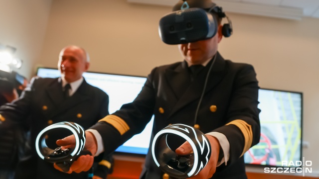 Symulator silników wolnoobrotowych - które używane są na największych statkach - otwarto w środę w Akademii Morskiej w Szczecinie.
