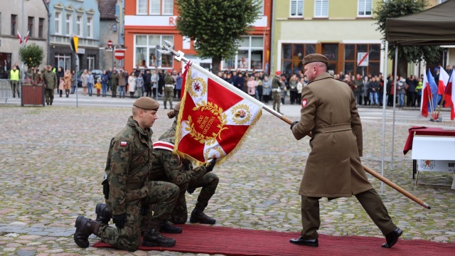 14. Zachodniopomorska Brygada Obrony Terytorialnej ma już swój sztandar. Jako najmłodsza z brygad, jednostka otrzymała go w niedzielę podczas uroczystości na rynku w Trzebiatowie. Przysięgę złożyło na niego 45 nowych żołnierzy czternastki.