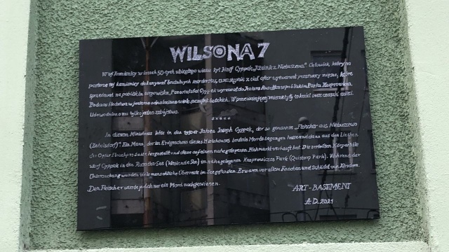 Tablica poświęcona Rzeźnikowi z Niebuszewa zniknęła ze ściany kamienicy przy ul. Niemierzyńskiej.