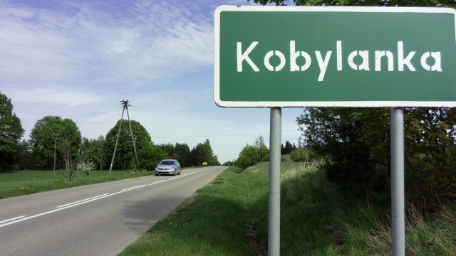 Strażnicy sprawdzą czy w ogrodzie jest kompostownik. To w gminie Kobylanka - strażnicy gminni i urzędnicy odwiedzą niektóre z posesji, których właściciele zadeklarowali, że odpadów zielonych pozbywają się w specjalnych pojemnikach.
