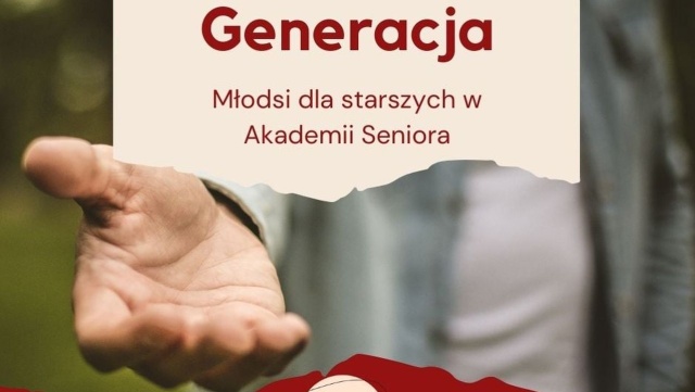 Uczniowie II LO szkolą w obsłudze komputerów i telefonów jest też koło językowe i fotograficzne. Wszystko po to, by ludzie starsi jak najdłużej czuli się aktywni i sprawni.