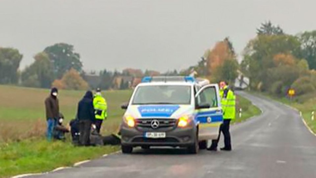 Niemiecka policja zatrzymała grupę imigrantów między Kamminke a Garz. To 21 Irakijczyków - informuje portal iswinoujscie.pl.