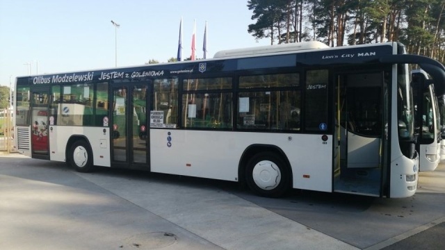 Będzie bezpłatny transport na cmentarz w Goleniowie. Obsłuży ją specjalna linia autobusowa - S2.