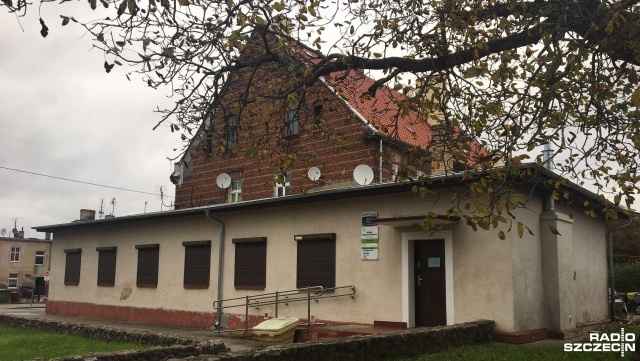 Biblioteka w Zdrojach zamknięta do odwołania. Powód - zły stan techniczny i zagrzybienie budynku.