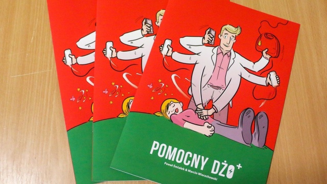 Jak udzielać pierwszej pomocy i obsługiwać defibrylator uczniowie szkół podstawowych w Dobrej dowiedzą się od Pomocnego Dżo.