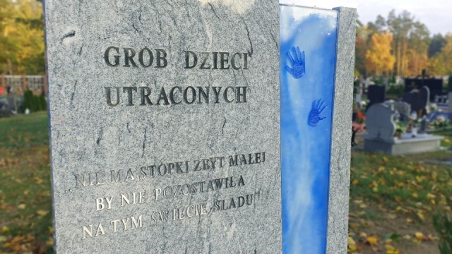 Tamtejsza Rada Miejska w maju przegłosowała uchwałę, zgodnie z którą pochówki dzieci martwo urodzonych będą sprawowane zbiorowo, dwa razy do roku, w marcu i październiku.