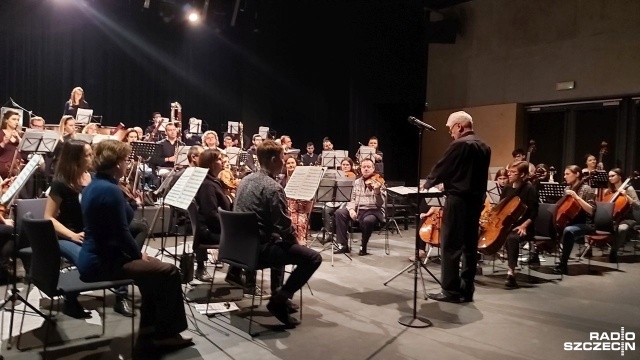 Orkiestra Academia działająca przy Akademii Sztuki w Szczecinie pod dyrekcją prof. Bohdana Boguszewskiego wystąpiła w sobotę wieczorem w Ernst-Reuter-Saal w Berlinie.