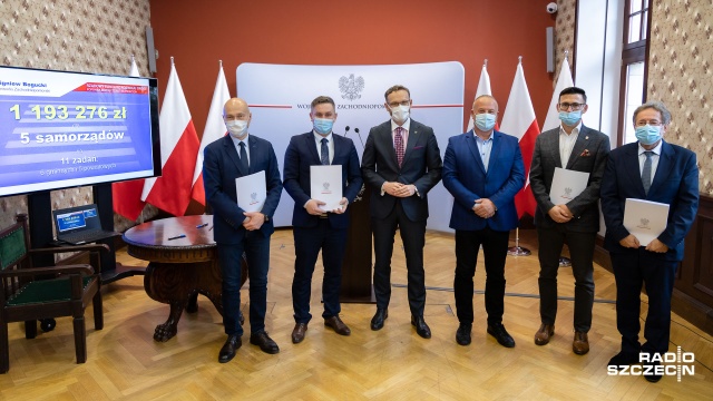 Samorządy z województwa otrzymały pieniądze na modernizację przejść dla pieszych. Środki pochodzą z Rządowego Funduszu Rozwoju Dróg.